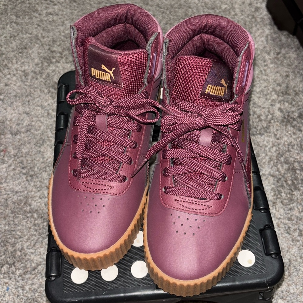 Women’s Puma sneaks